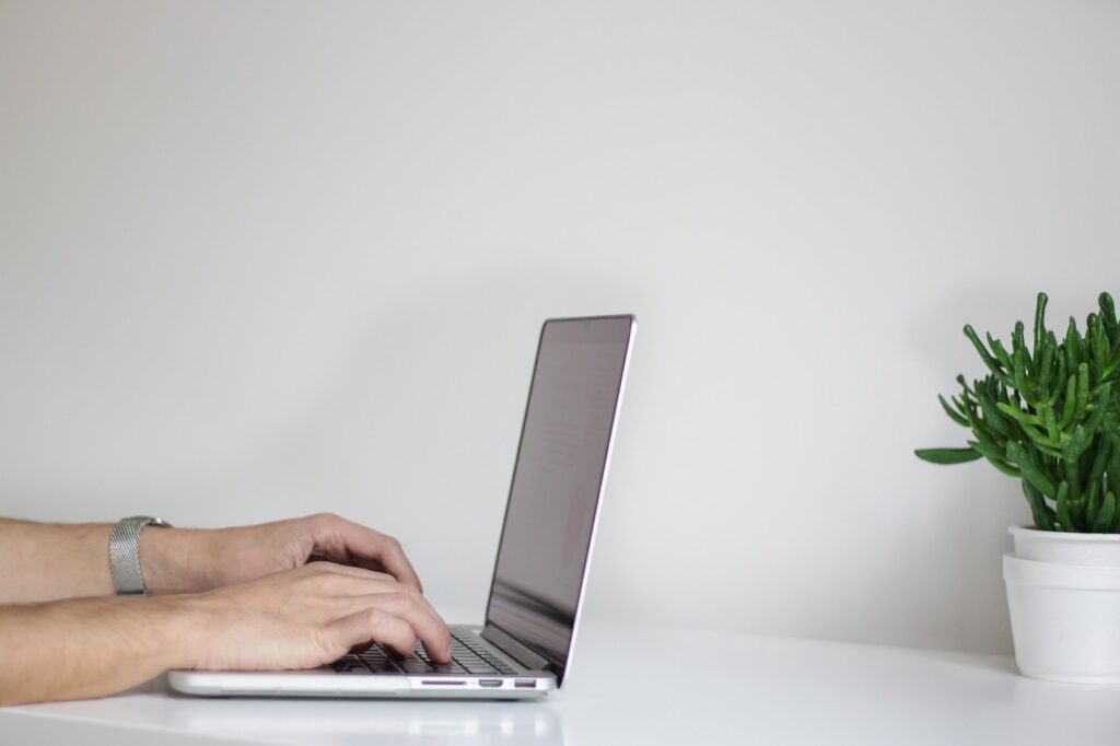hands-laptop-working-2178566 hands, laptop, working-2178566.jpg